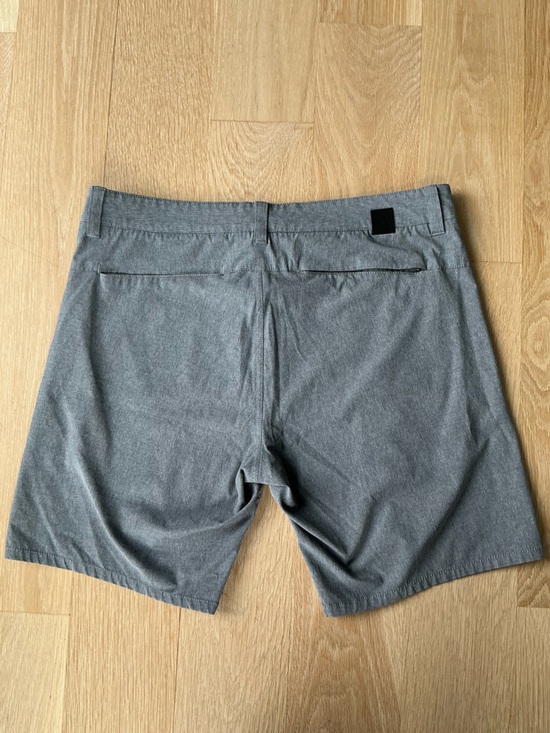 Vuori Aim Shorts Grey Men’s Size 33 Lightweight Everyday Shorts - Picture 2 of 7